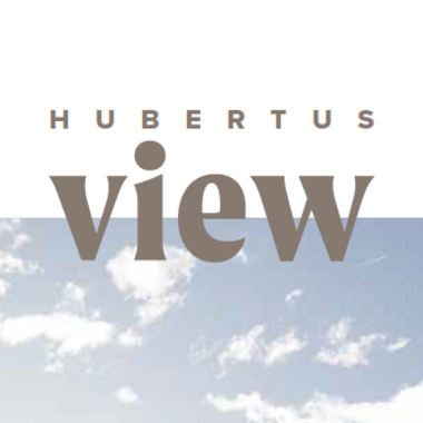 Il nostro attuale catalogo da scaricare Cielo con nuvole e scritta Hubertus View