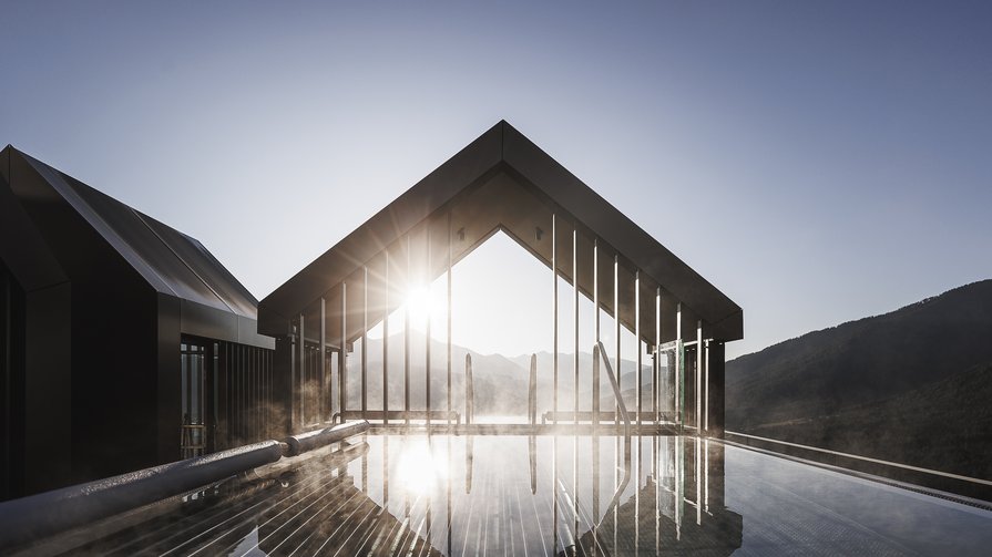 Il nostro hotel con infinity pool in Alto Adige: una meraviglia Il nostro hotel con infinity pool in Alto Adige: una meraviglia